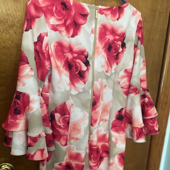 🌟Calvin Klein Floral Bell Sleeve Dress - Picture 7 of 11